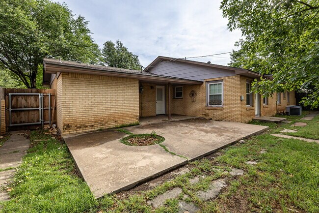 Building Photo - Large 3 bedroom in Tech Terrace