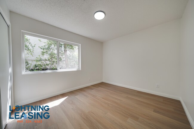 Building Photo - 13910 Sayre St