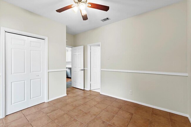 Building Photo - 6600 Valleyside Rd