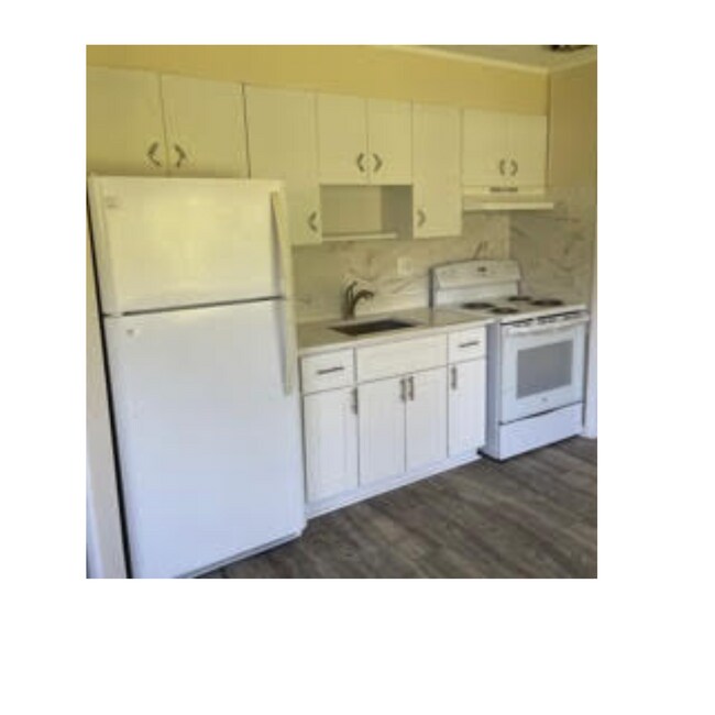 Kitchen Appliances - 2409 Woodcroft Rd