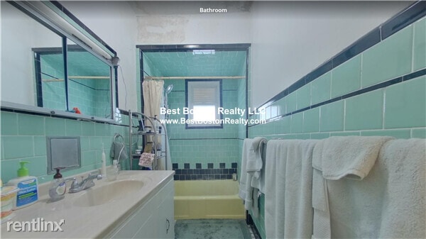 Building Photo - 82 Concord Ave