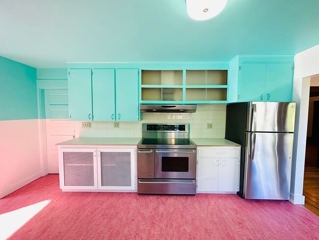 Building Photo - Beacon Hill - "Pretty in Pink" 2 Bedroom /...