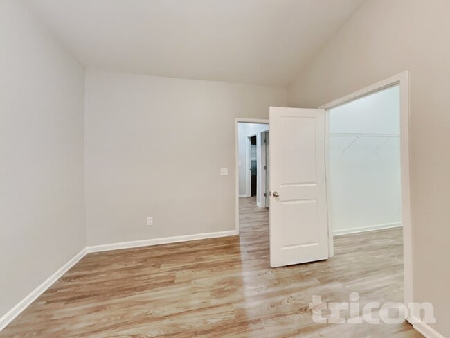 Building Photo - 246 Viking Ln