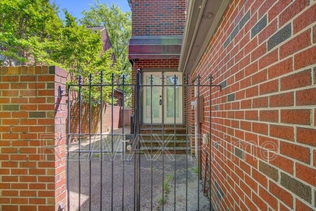 Building Photo - 1229 Llewellyn Ave