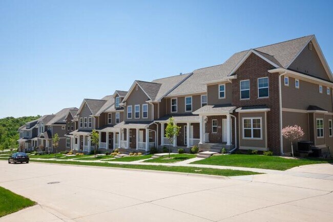Building Photo - 3 bedroom in Iowa City IA 52246
