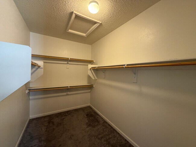 Building Photo - 4 Bedroom Single Story Home Available Near Golf Course Rd & Southern Blvd!
