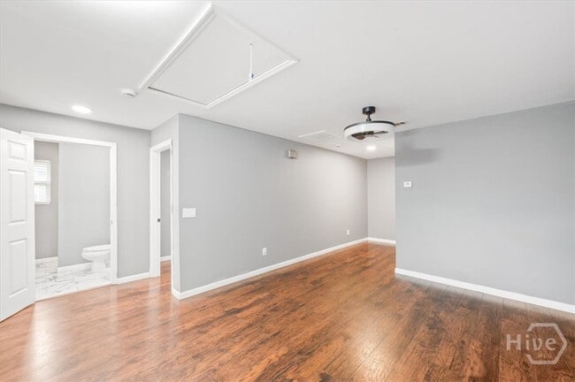 Building Photo - 2120 Krenson St