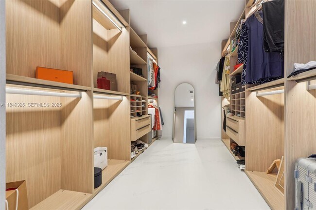 Building Photo - 2000 S Ocean Dr