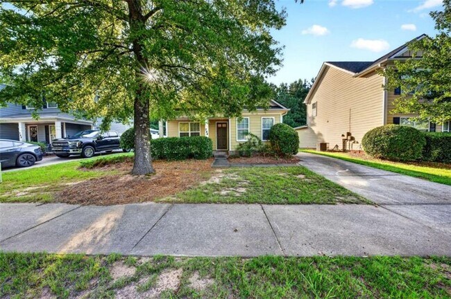 Building Photo - 744 W Vincent Dr