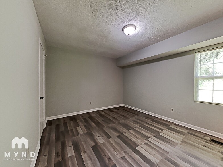 Building Photo - 612 15th Ct NW