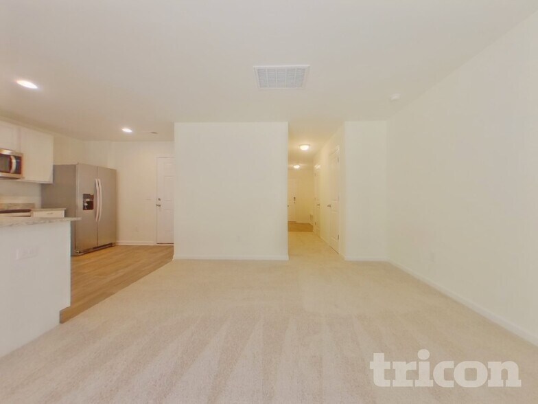 Building Photo - 1077 Crescent Moon Lp