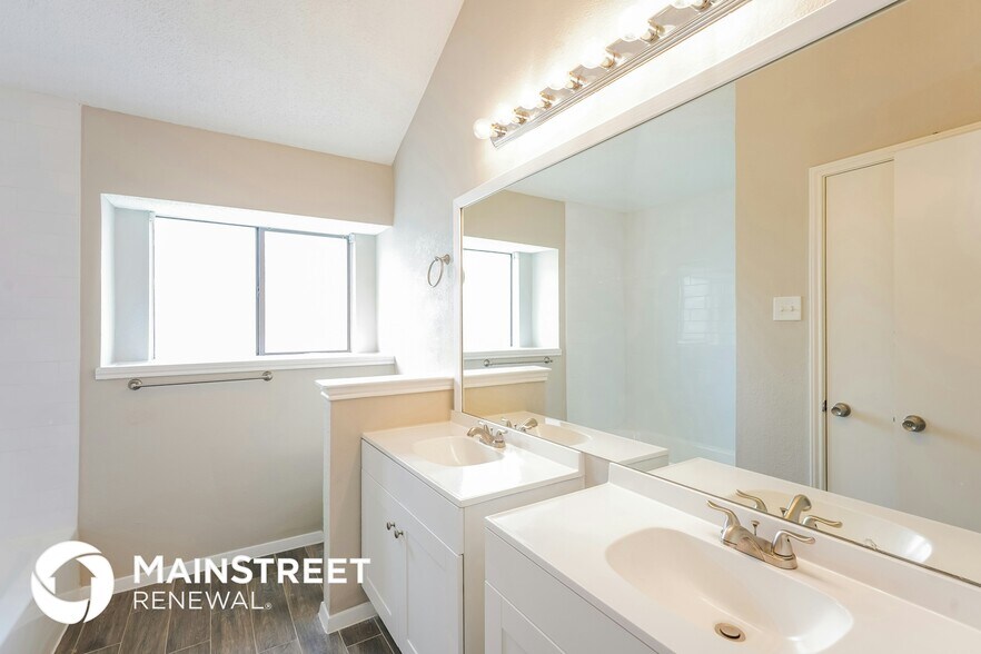 Building Photo - 7132 Penshire Dr