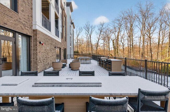 Building Photo - 76 Old Mill Bottom Rd N