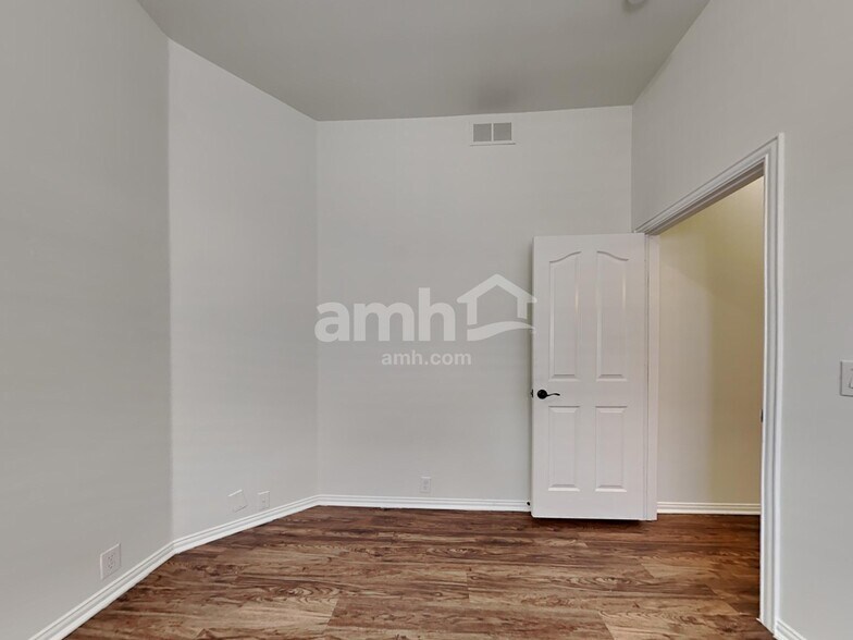 Building Photo - 820 Cheryl St