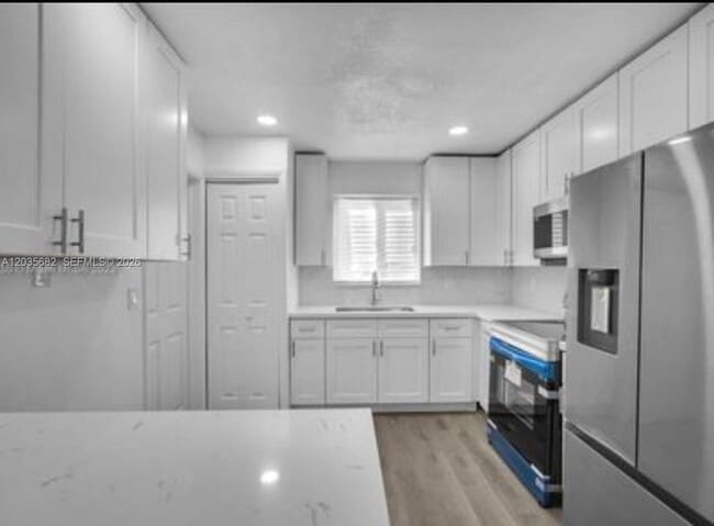 Building Photo - 3811 NW 6th Pl