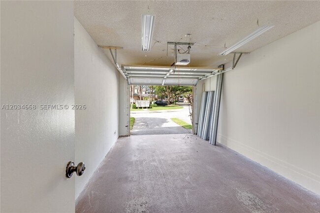 Building Photo - 104 NW 98th Ave