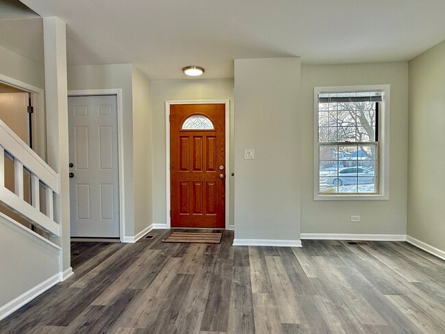 Building Photo - 10 Rugby Ct