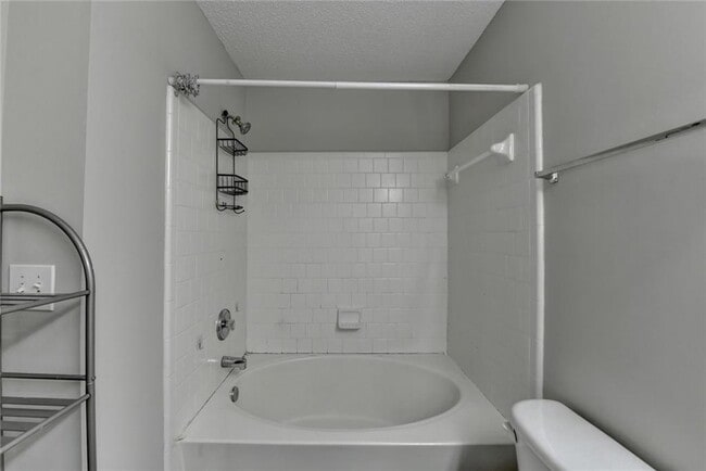 Building Photo - 4061 Howell Park Rd