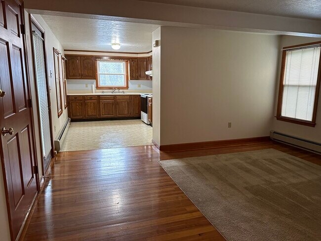 Building Photo - 32 Draper Ave