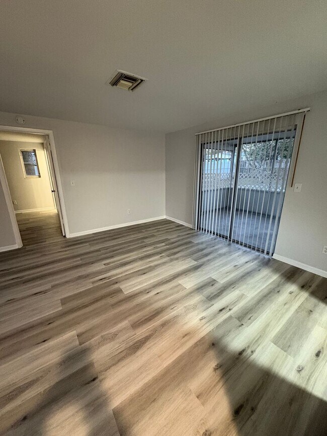 Building Photo - Great 2 large Bedrooms and 2 bath Beauty! Wonderful location. Call Sheila 407-687-7900