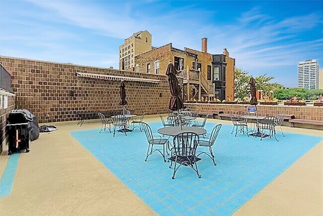 Building Photo - 2500 N Lakeview Ave