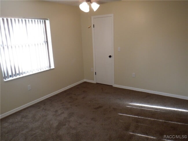 Building Photo - 281 E Falconry Ct