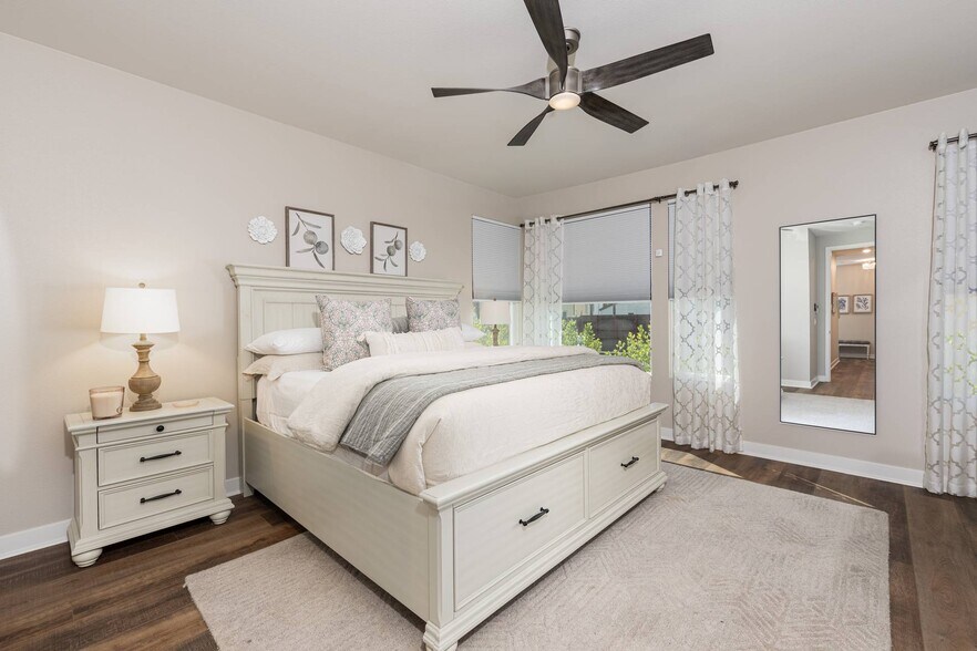 Building Photo - 2148 Doheny Way