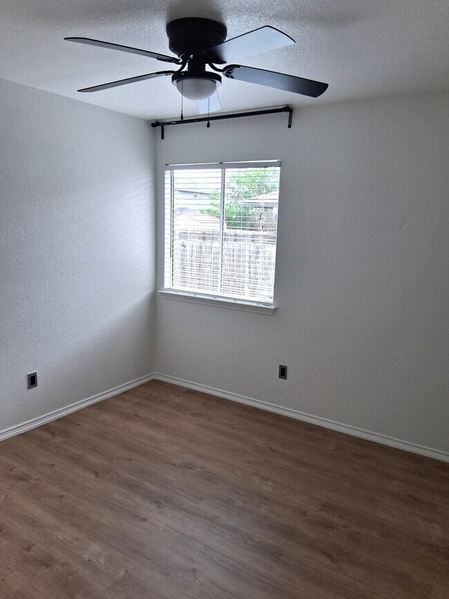 Building Photo - 2703 Blackburn Dr