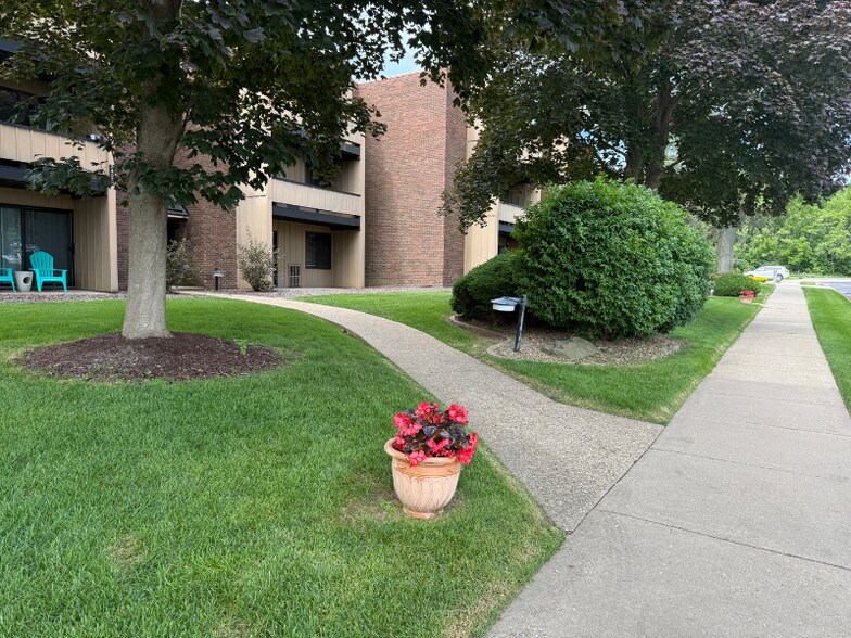 Primary Photo - 2408 W Pasmoso Dr