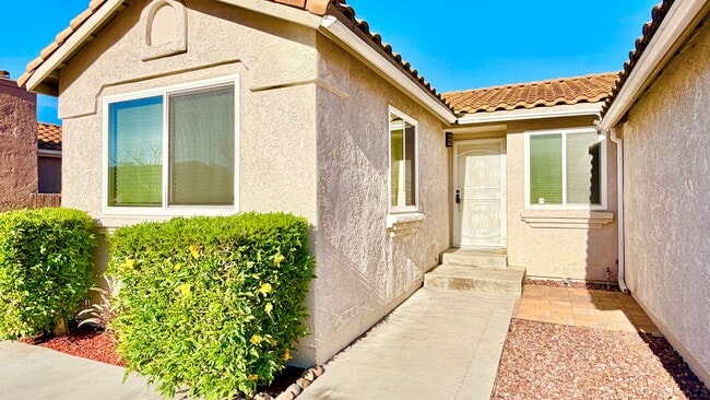 Building Photo - Wonderful Single-Story Home in the Darling Lake Rancho Viejo HOA Community of Fallbrook!
