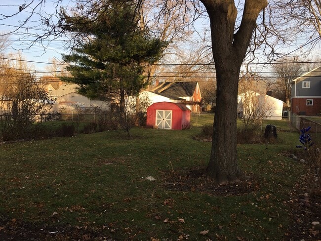 Building Photo - Spacious Royal Oak Bungalow