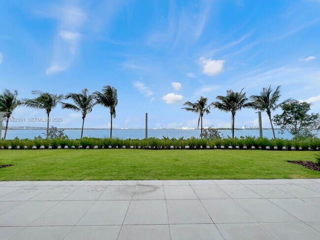 Building Photo - 700 NE 26th Terrace