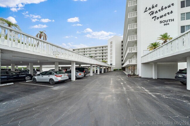 Building Photo - 301 Lake Shore Dr