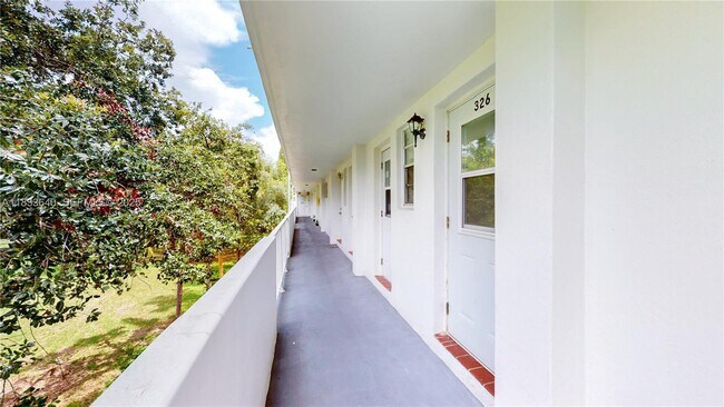 Building Photo - 1333 E Hallandale Beach Blvd