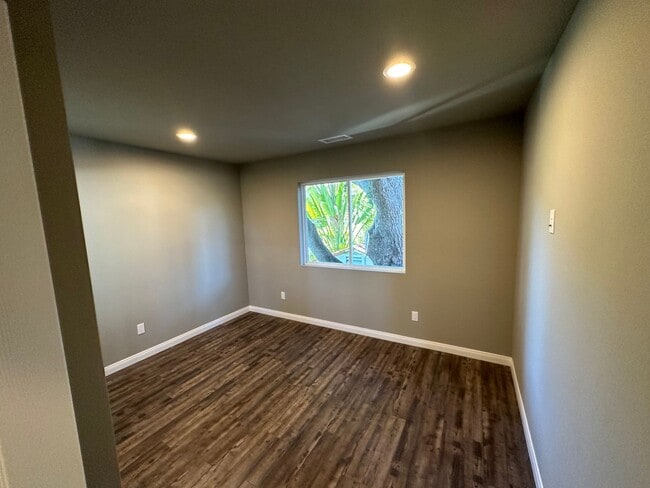 Building Photo - Charming 3 Bedroom 2 bathroom back house in the heart of San Diego's most desirable neighborhoods!