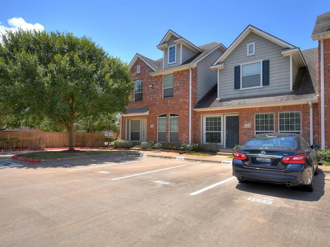 Building Photo - 1001 Krenek Tap Rd