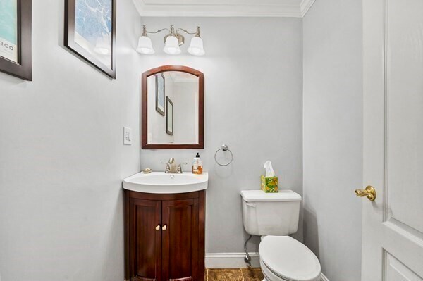 Building Photo - 13 Telegraph St