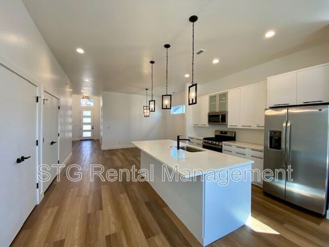 Building Photo - 152 S Desert Saguaro Ln