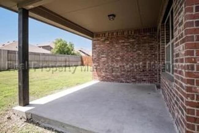 Building Photo - 2035 Karsen Ln