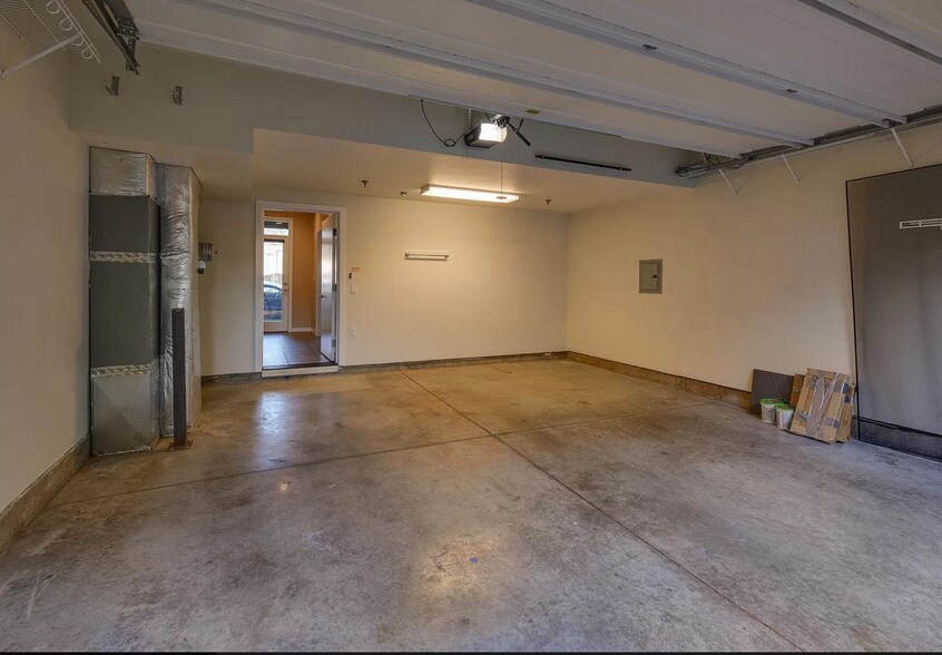 Building Photo - 1420 NW 20th Ave