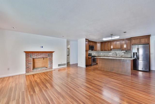 Building Photo - 893 Crest Dr