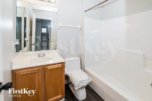 Building Photo - 604 Indian Lake Dr