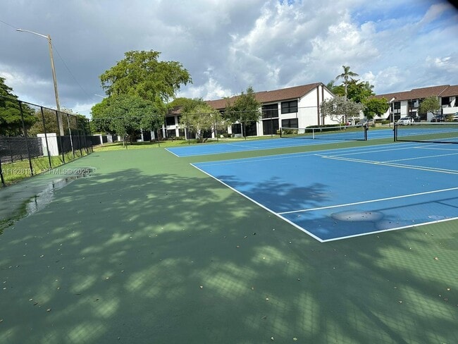 Building Photo - 212 Lake Pointe Dr