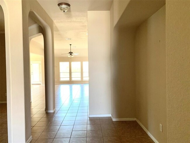 Building Photo - 1001 Emory Fields Cove