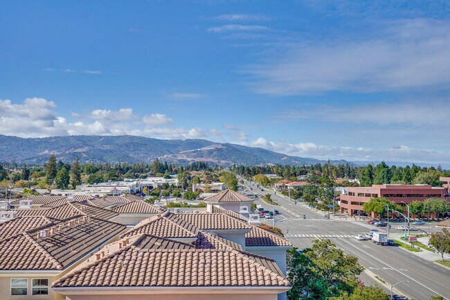 Building Photo - Large 2BR/2BA Condo with Spacious Balcony ...