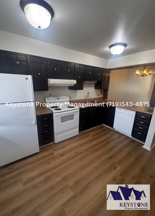 Building Photo - Updated 2 Bedroom Belmont Townhome with Attached Garage & Fenced Yard $1300/$1300