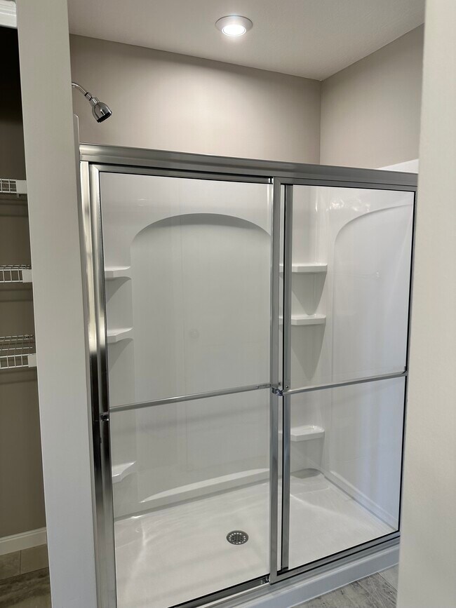 Building Photo - 3400 Fieldview Dr