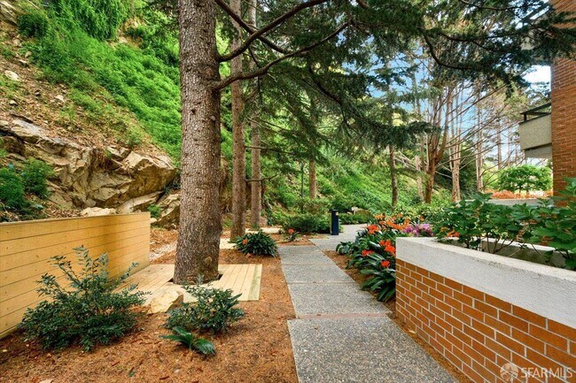 Building Photo - 101 Lombard St