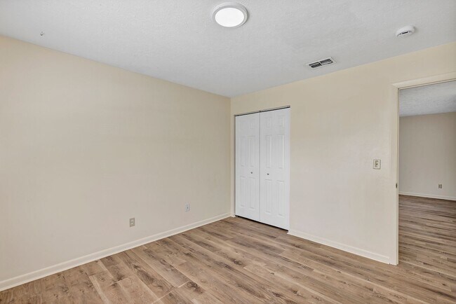 Building Photo - 3800 SE 17th Ct