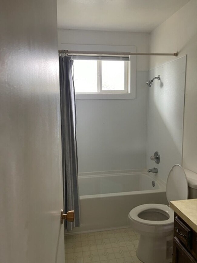 Building Photo - 2 Bedroom Apartment for Rent in Bozeman